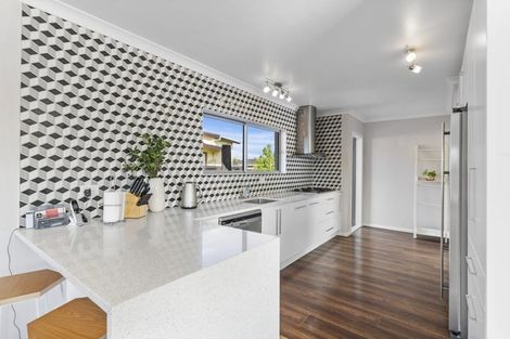 Photo of property in 24 Gulf Crest, Bucklands Beach, Auckland, 2012