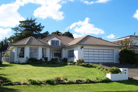 Photo of property in 7 The Green, Golflands, Auckland, 2013