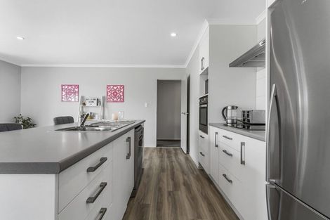 Photo of property in 93 Ballintoy Park Drive, Welcome Bay, Tauranga, 3175