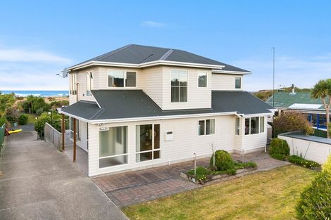 Photo of property in 17 Palmer Place, Taieri Beach, Taieri Mouth, 9091