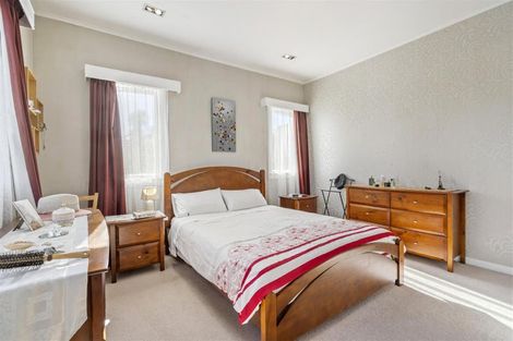 Photo of property in 1 Lavelle Road, Henderson, Auckland, 0612