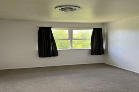 Photo of property in 33 Howard Road, Northcote, Auckland, 0627