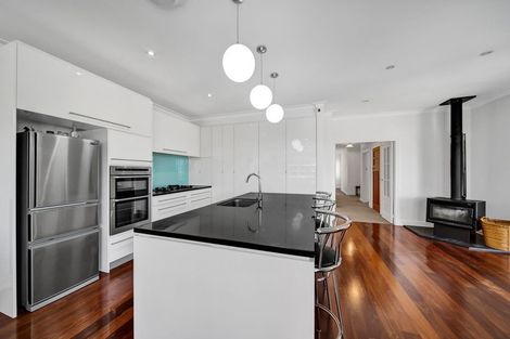 Photo of property in 18 Bulteel Street, New Plymouth, 4310