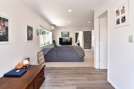 Photo of property in 2/4 Kenneth Hopper Place, Manly, Whangaparaoa, 0930