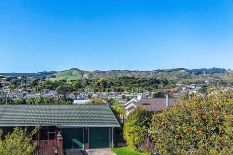 Photo of property in 9 Mckeefry Grove, Tawa, Wellington, 5028