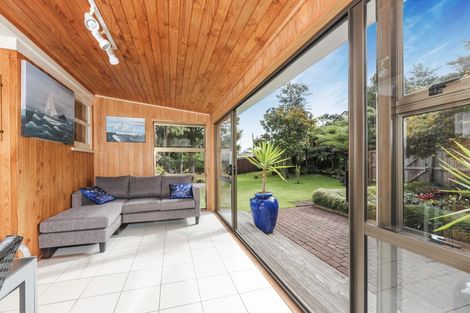 Photo of property in 33 Lookout Drive, Laingholm, Auckland, 0604