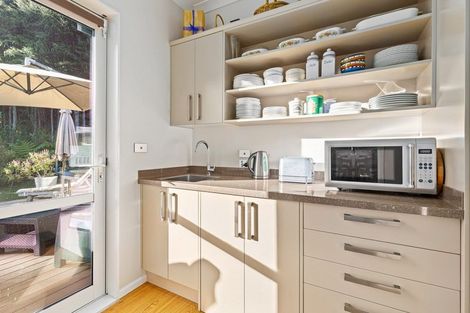 Photo of property in 127 Whangaparaoa Road, Red Beach, 0932