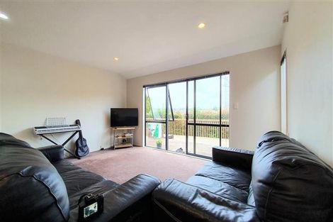 Photo of property in 2/4 Altona Road, Forrest Hill, Auckland, 0620