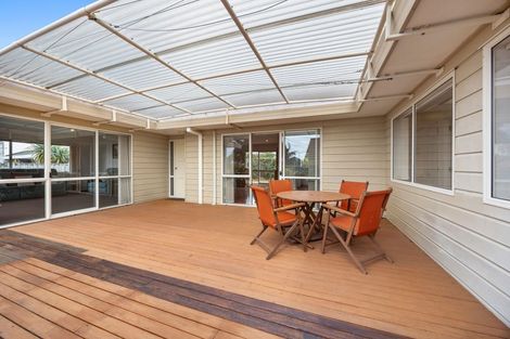 Photo of property in 16 Harbour Lights Close, West Harbour, Auckland, 0618