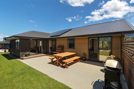 Photo of property in 8 Grandview Road, Lake Hawea, 9382