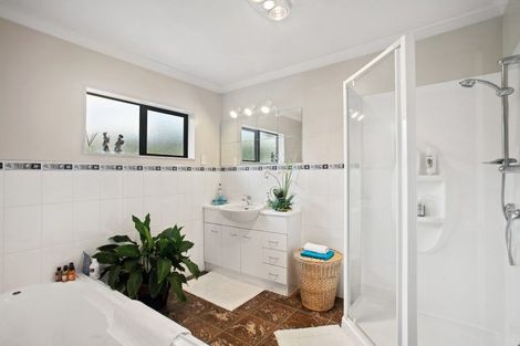 Photo of property in 13 Zeus Avenue, Henderson, Auckland, 0612