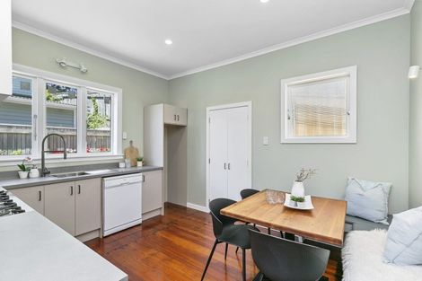 Photo of property in 59 Severn Street, Island Bay, Wellington, 6023