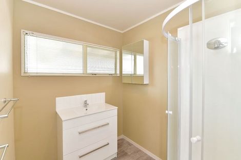 Photo of property in 2/372 Whangaparaoa Road, Stanmore Bay, Whangaparaoa, 0932