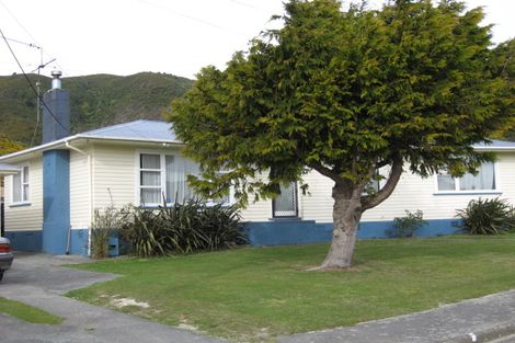 Photo of property in 4 Ashburn Road, Wainuiomata, Lower Hutt, 5014