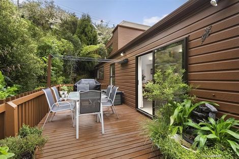 Photo of property in 16 Garden Road, Northland, Wellington, 6012