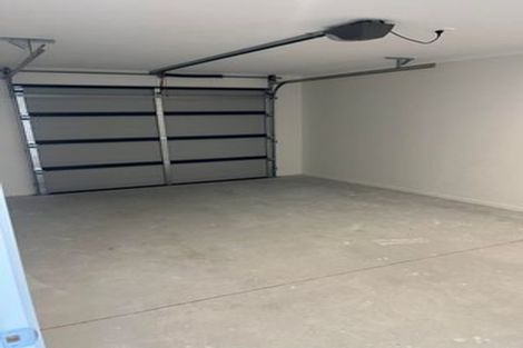 Photo of property in 115a Queen Charlotte Drive, Aotea, Porirua, 5024