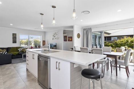 Photo of property in 10 Montia Close, Papamoa Beach, Papamoa, 3118