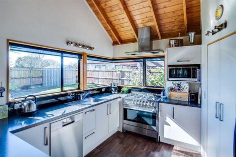 Photo of property in 16 Cormack Place, Greenmeadows, Napier, 4112