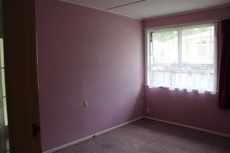 Photo of property in 12 Kendal Place, Merrilands, New Plymouth, 4312