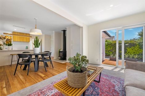 Photo of property in 136 Avonhead Road, Avonhead, Christchurch, 8042