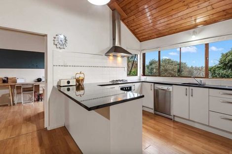 Photo of property in 29 Kennedy Avenue, Forrest Hill, Auckland, 0620