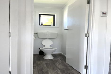 Photo of property in 66 Aloway Street, Wallacetown, 9816