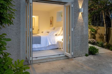 Photo of property in Hamilton Flats, 1/9 Hawker Street, Mount Victoria, Wellington, 6011