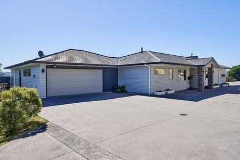 Photo of property in 2 Hauroko Glen, Aotea, Porirua, 5024