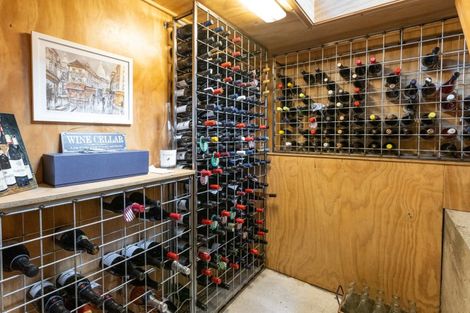 Photo of property in 12 Havelock Road, Hospital Hill, Napier, 4110