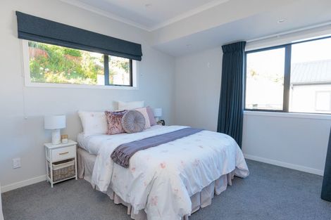 Photo of property in 46 Domett Street, Newlands, Wellington, 6037