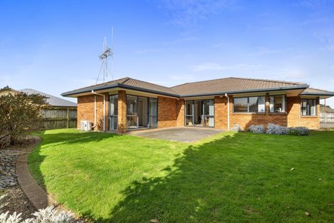 Photo of property in 14 Drumfearn Place, Rototuna, Hamilton, 3210