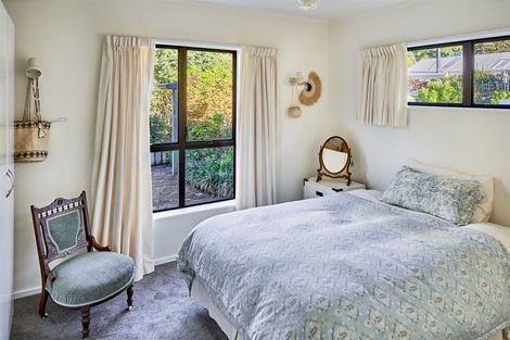 Photo of property in 10 Nikau Street, Eastbourne, Lower Hutt, 5013