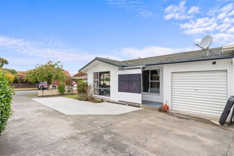 Photo of property in 39 Ambleside Drive, Burnside, Christchurch, 8053
