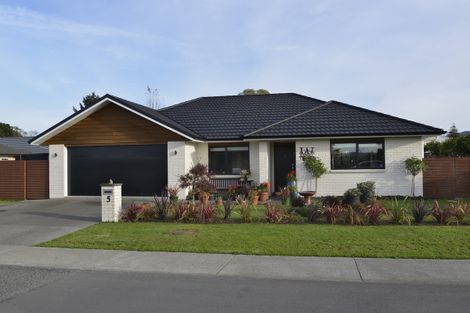 Photo of property in 5 Madison Street, Carterton, 5713