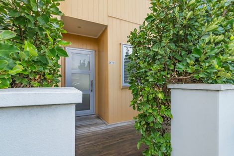 Photo of property in 24/11 Ray Small Drive, Papakura, 2110