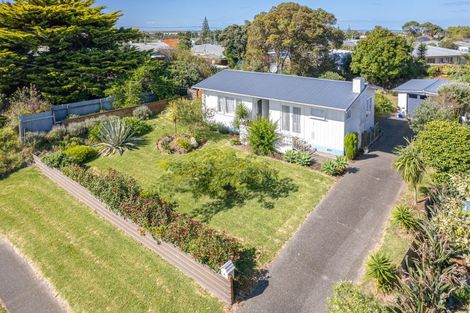 Photo of property in 9 Lee Street, Castlecliff, Whanganui, 4501