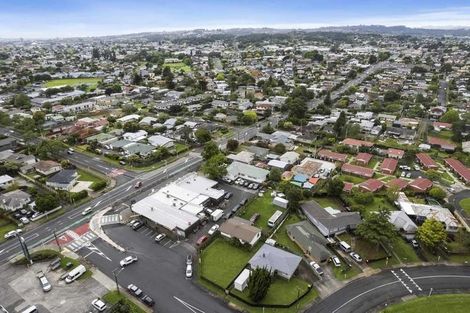 Photo of property in 2 Kirton Crescent, Manurewa, Auckland, 2102