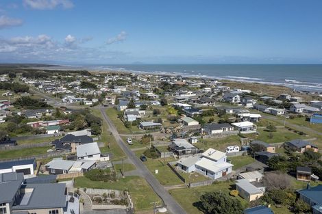 Photo of property in 14 Brown Terrace, Foxton Beach, Foxton, 4815