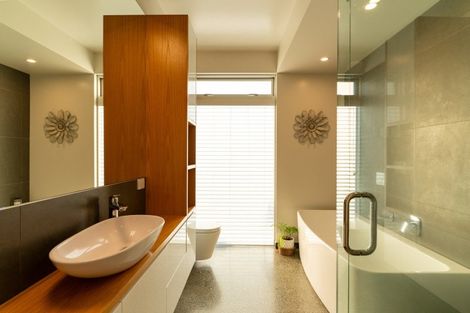 Photo of property in 10 Seascape View, Paremata, Porirua, 5024