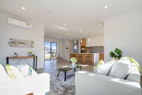 Photo of property in 2 Frazen Avenue, Papakura, 2110