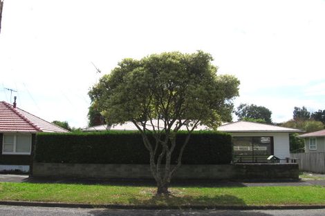 Photo of property in 15 Whittle Place, New Windsor, Auckland, 0600