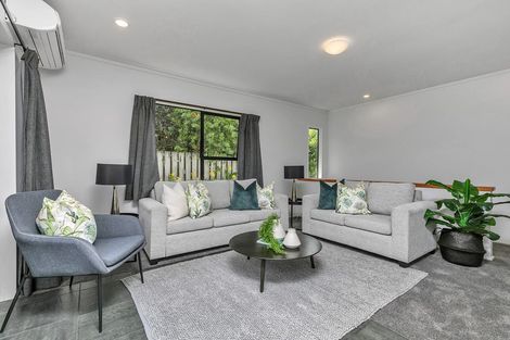 Photo of property in 2/19 Greenvalley Rise, Glenfield, Auckland, 0629