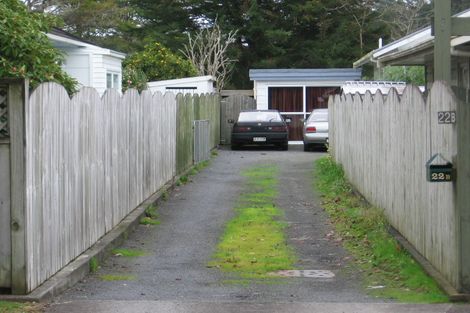 Photo of property in 2/22a Knox Road, Swanson, Auckland, 0612