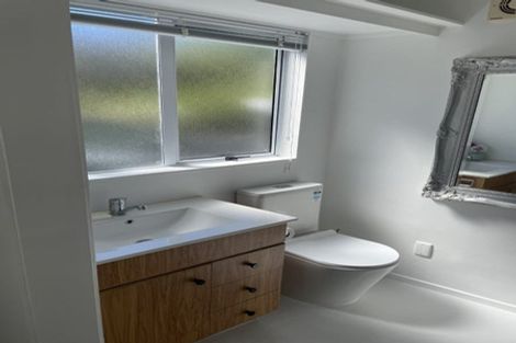 Photo of property in 106 Scenic Drive, Titirangi, Auckland, 0604