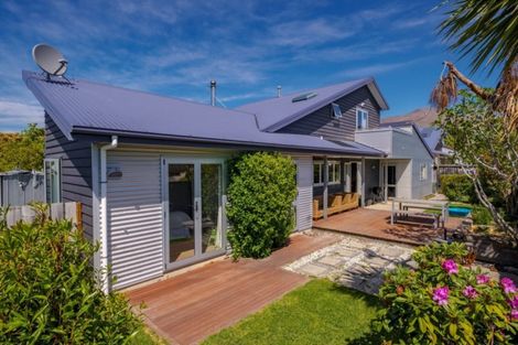 Photo of property in 1 Koru Way, Wanaka, 9305