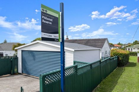 Photo of property in 47 Philomel Crescent, Bayswater, Auckland, 0622