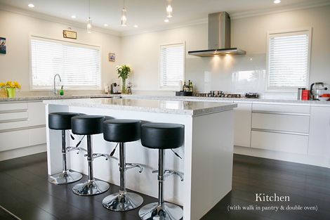 Photo of property in 12 Portofino Point, Karaka, Papakura, 2113