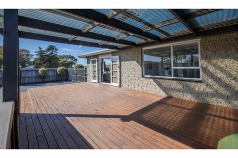 Photo of property in 12 Rosanna Place, Aranui, Christchurch, 8061