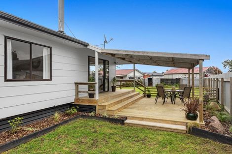 Photo of property in 74 College Road, Edgecumbe, 3120