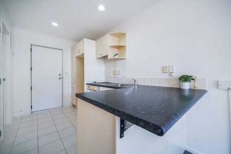Photo of property in 2a/20 Ian Marwick Place, Birkenhead, Auckland, 0626